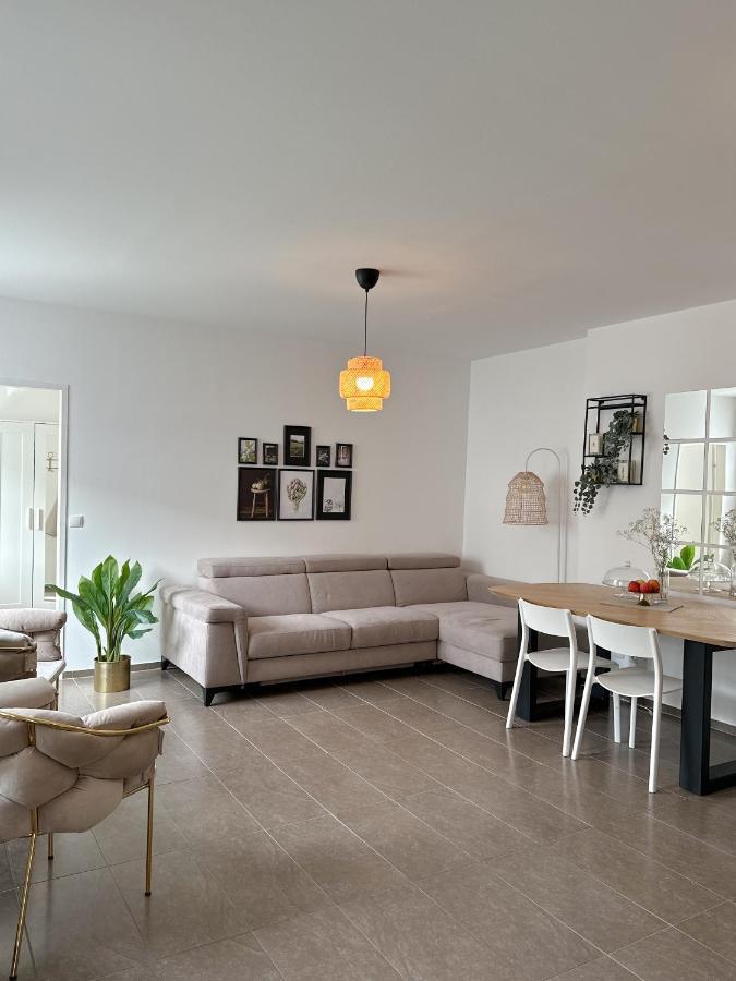 Апартаменты Modernes Haus Naehe Parndorf Брукк-ан-дер-Лайта Экстерьер фото